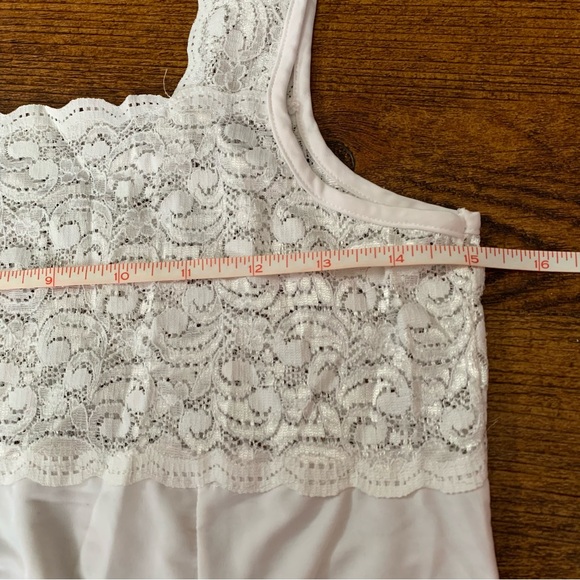 Gorgeous Vintage white lace lingerie tank top - Picture 6 of 6
